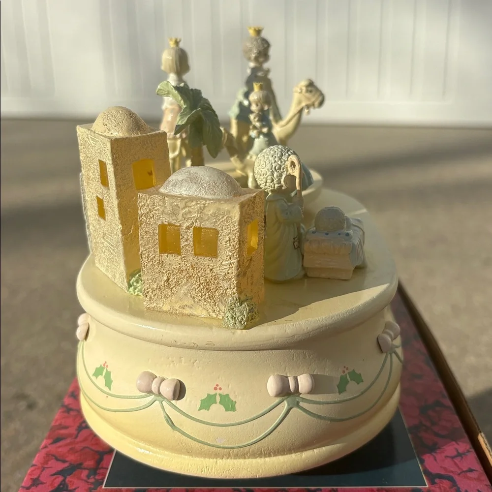 Precious moments nativity lighted action musical "Flight into into Egypt" Ensco - Picture 12 of 17